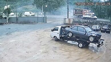 Tragická čelní srážka v Indaialu: Dva muži zahynuli po střetu osobního vozu s nákladním automobilem
