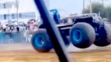 Monster truck vjel během přehlídky v Popayánu do davu a zanechal za sebou tři mrtvé