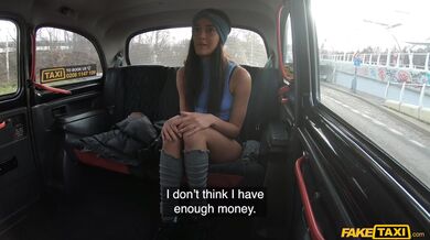 Capri Lmonde se vydává na dlouhou jízdu ve FakeTaxi