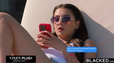 Elena, Vanessa a Sophie si v drsné trojce střídají Freddyho černé péro