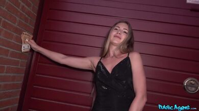 Sexy blondýna konečně přijme moje nabídku