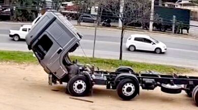 Těžký úraz mechanika v Brazílii: Při opravě kamionu na něj náhle spadla uvolněná kabina vozidla