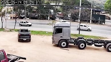 Těžký úraz mechanika v Brazílii: Při opravě kamionu na něj náhle spadla uvolněná kabina vozidla