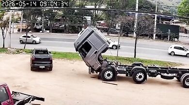 Těžký úraz mechanika v Brazílii: Při opravě kamionu na něj náhle spadla uvolněná kabina vozidla