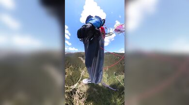 Srážka letadla Cessna s paraglajdistkou v Rakousku: Žena přežila kritický střet u Zell am See díky záložnímu padáku