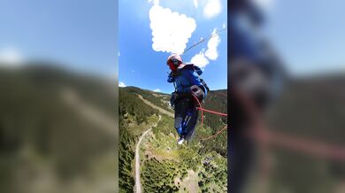 Srážka letadla Cessna s paraglajdistkou v Rakousku: Žena přežila kritický střet u Zell am See díky záložnímu padáku