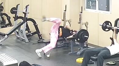 Nebezpečná situace při benchpresu
