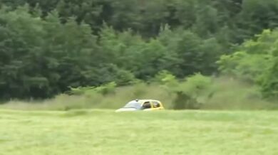 Selhání brzd na Rallye du Val Dadou 2026: Posádka týmu Bonhomme skončila po nehodě v poli se zlomenými obratli