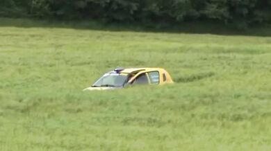 Selhání brzd na Rallye du Val Dadou 2026: Posádka týmu Bonhomme skončila po nehodě v poli se zlomenými obratli