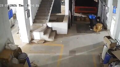 Mladý dělník zemřel po nečekaném pádu nákladního výtahu, majitel prý zanedbal opravu