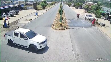 Srážka motorkářů na videu: Jeden z řidičů skončil po tvrdém nárazu v nemocnici