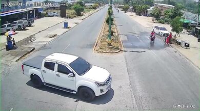 Srážka motorkářů na videu: Jeden z řidičů skončil po tvrdém nárazu v nemocnici
