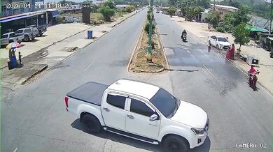 Srážka motorkářů na videu: Jeden z řidičů skončil po tvrdém nárazu v nemocnici