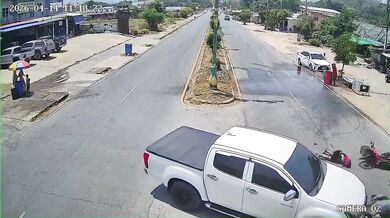 Srážka motorkářů na videu: Jeden z řidičů skončil po tvrdém nárazu v nemocnici