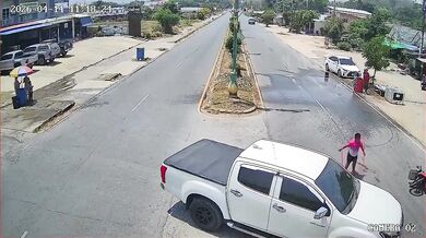 Srážka motorkářů na videu: Jeden z řidičů skončil po tvrdém nárazu v nemocnici