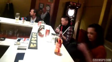 Prdelatá amatérka ošukaná na veřejných toaletách
