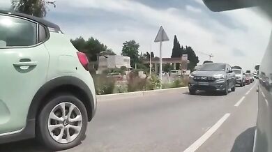 Kamera zachytila kamion, který v plné rychlosti smetl dvacet aut v zácpě