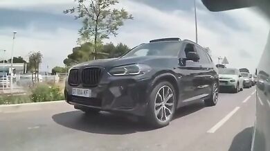 Kamera zachytila kamion, který v plné rychlosti smetl dvacet aut v zácpě