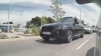 Kamera zachytila kamion, který v plné rychlosti smetl dvacet aut v zácpě