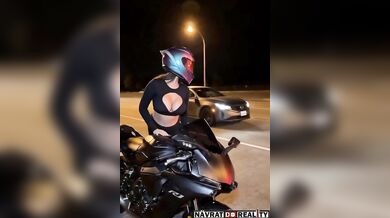 Nebezpečná motorkářka