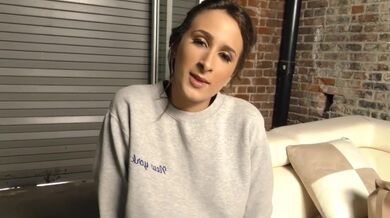 Ashley Adams mezirasové gangbang kouření