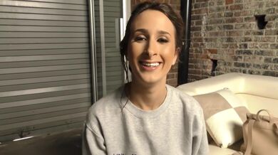 Ashley Adams mezirasové gangbang kouření