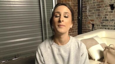 Ashley Adams mezirasové gangbang kouření
