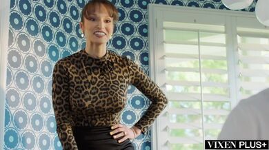 Nadržená MILF Lexi podlehne vábení zkušeného borce