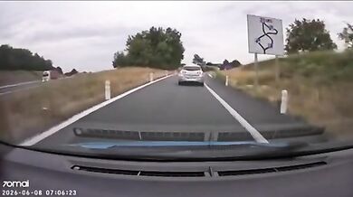 Agresivní řidič chtěl na odpočívadle vyvolat rvačku: Když na něj ale druhý šofér zařval, okamžitě zbaběle utekl