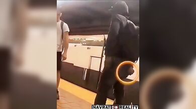 Obrana skateboardisty před agresorem s nožem