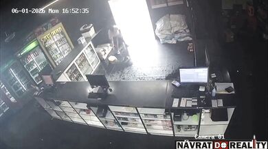 Žhář zapálil sám sebe, dvakrát!