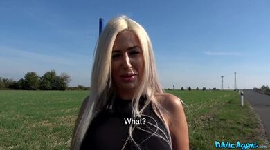 Bradavky, na kterých bys mohl pověsit kabát! Musel jsem se do ní udělat!