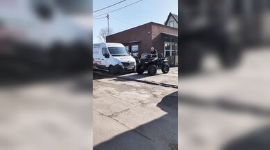 Zákazníci zkoušeli nacpat tři velké čtyřkolky Segway na jeden vozík