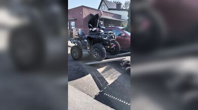Zákazníci zkoušeli nacpat tři velké čtyřkolky Segway na jeden vozík