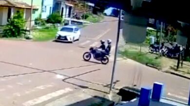 Tragická srážka auta s motorkou v Brazílii: Třiadvacetiletý mladík po silném nárazu na místě zemřel
