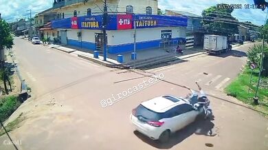 Tragická srážka auta s motorkou v Brazílii: Třiadvacetiletý mladík po silném nárazu na místě zemřel