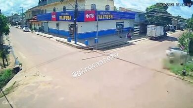 Tragická srážka auta s motorkou v Brazílii: Třiadvacetiletý mladík po silném nárazu na místě zemřel