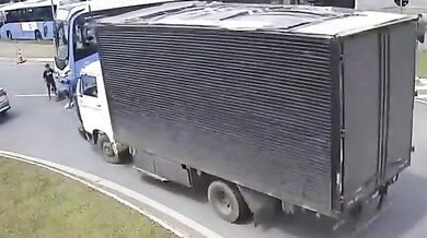Nehoda v Brazílii: Autobus kvůli mrtvému úhlu srazil jednoho dospělého a dvě děti