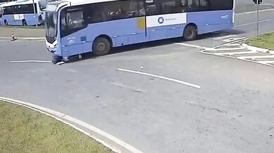 Nehoda v Brazílii: Autobus kvůli mrtvému úhlu srazil jednoho dospělého a dvě děti