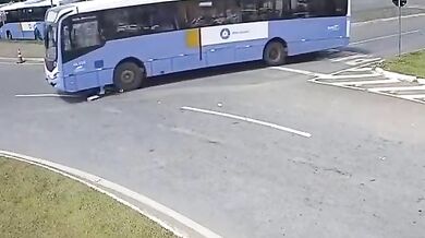 Nehoda v Brazílii: Autobus kvůli mrtvému úhlu srazil jednoho dospělého a dvě děti