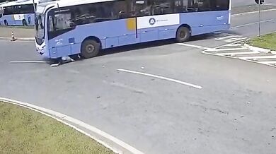 Nehoda v Brazílii: Autobus kvůli mrtvému úhlu srazil jednoho dospělého a dvě děti