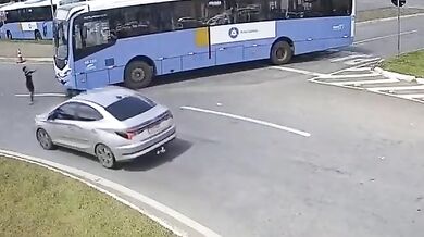 Nehoda v Brazílii: Autobus kvůli mrtvému úhlu srazil jednoho dospělého a dvě děti