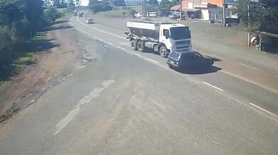 Tragická nehoda na jihu Brazílie: Srážku osobního auta se dvěma kamiony nepřežil starší manželský pár
