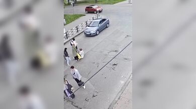Ženu na přechodu v plném běhu srazil divoký srnec a pak utekl do lesa