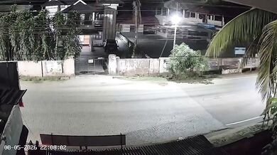 Známého pouličního žebráka srazilo auto, nyní bojuje o život v nemocnici