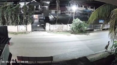 Známého pouličního žebráka srazilo auto, nyní bojuje o život v nemocnici
