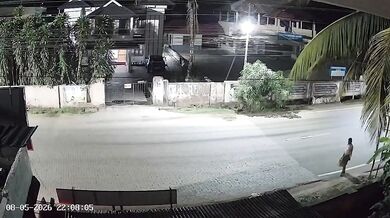 Známého pouličního žebráka srazilo auto, nyní bojuje o život v nemocnici