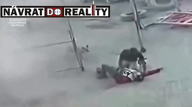 Hrdinský čin v práci: Dělník silným kopancem zachránil kolegu, kterého začal zabíjet elektrický proud