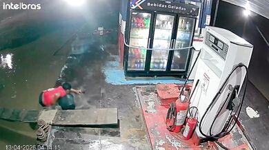 Neštěstí v Brazílii: Muž spadl v noci z přístavní rampy do řeky Tarauacá, po pádu zmizel pod hladinou