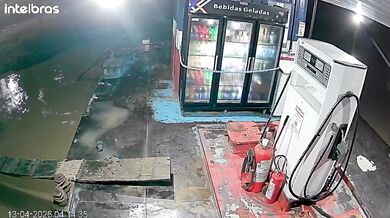 Neštěstí v Brazílii: Muž spadl v noci z přístavní rampy do řeky Tarauacá, po pádu zmizel pod hladinou